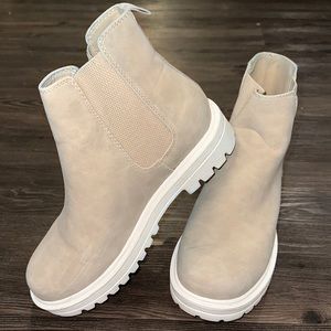 Soda Beige Ankle Boots